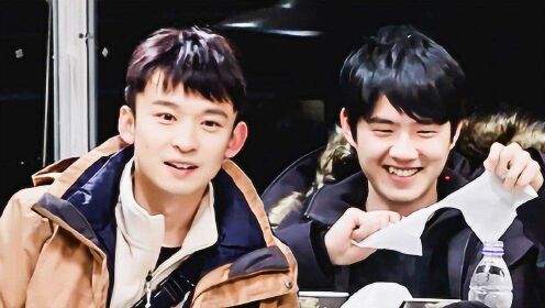 粗暴卸妆→董子健刘昊然合用一张湿纸卸全妆