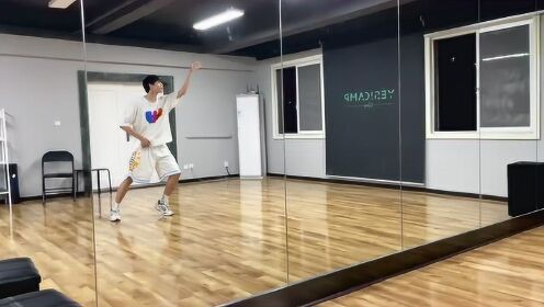 【刘聪】最近新学的一支舞蹈，最近我有好好努力练习，你们也要好好上学、上班呀一起努力！