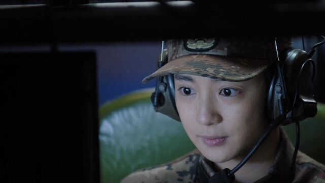 《陆战之王》第31集01:黄晓萌进行新信息采集车的数据连接时,遇到张