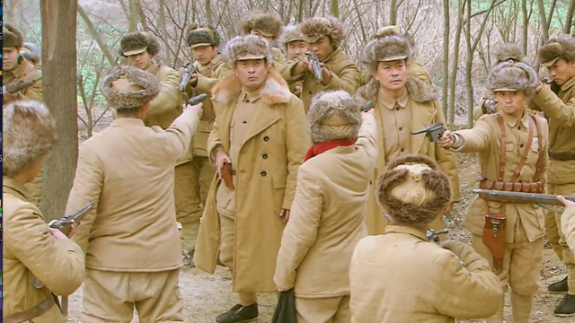 剿匪记》第四集03:吴慎之用苦肉计,使得张东山相信杨剑锋已经投靠了大