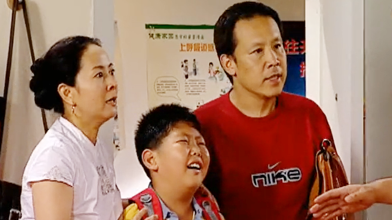 家有儿女 小伙假装离家出走,父母上门找刘星算账_高清1080p在线观看