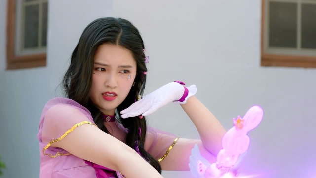 小伶魔法世界第三季若拉使用魔法蝴蝶阵拯救小狗