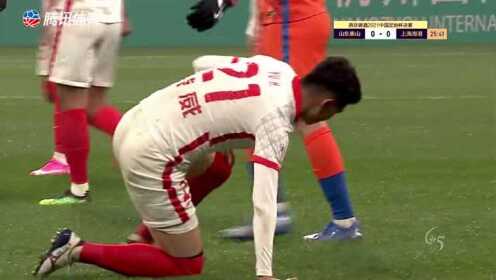 《足协杯》被迫做出换人调整！于海小腿受伤无法坚持 李昂替补登场