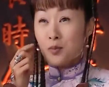 小宫女胆大妄为,竟偷吃皇上贡枣!