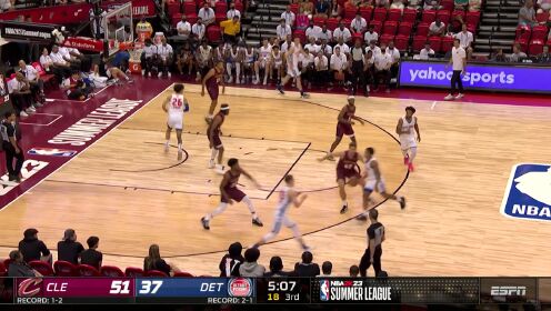 《NBA全场集锦》防守形同虚设 布拉克斯顿调高弧度翻身跳投稳稳命中