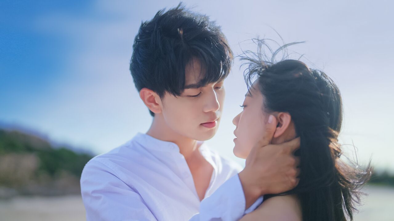 恋综CP假戏真做，海边上演绝美拥吻_高清1080P在线观看平台_腾讯视频