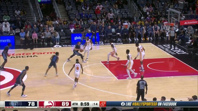 篮下有我不用愁！杰克逊篮下空切扣篮被费尔南多送上遮天大帽