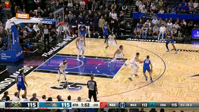 魔术篮筐有魔法！班凯罗关键三分干拔出手皮球弹板吸入篮筐