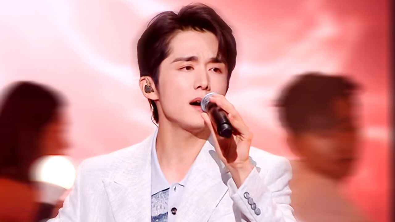 唱歌的张新成在发光##东方卫视跨年##小鹅陪你共团圆