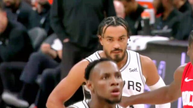 NBA：离大谱！文班亚马穿裆过掉布洛克