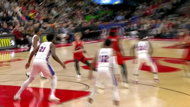 欢迎来到NBA！猛龙新秀迪克接助攻毫不畏惧 三分射进拿下生涯首分