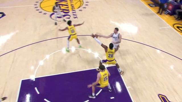 玩的就是心跳 东契奇妙传穿裆詹姆斯助攻格林三分开火