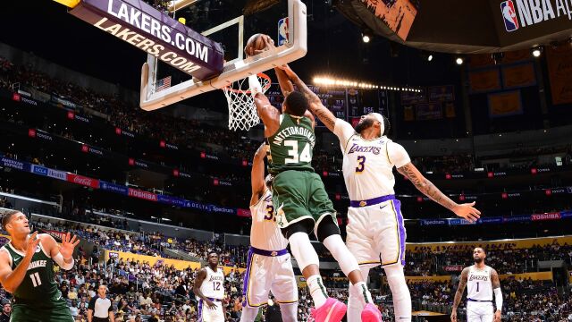 雄鹿108-97湖人 利拉德字母哥首次联手率队击败湖人