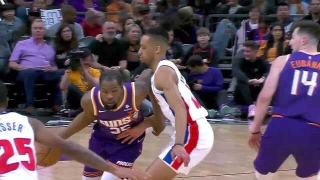 球领人！杜兰特击地妙传  队友拉杆上反篮