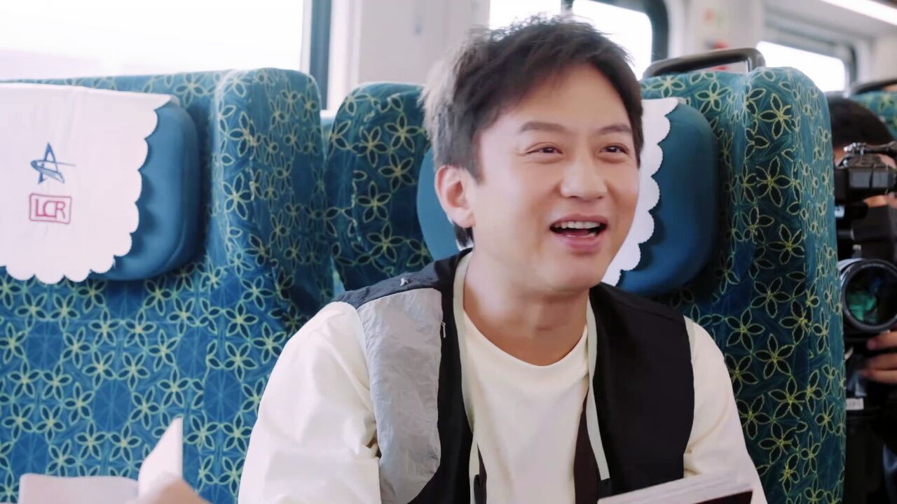 老舅护照证件照大公开!邓超陈赫:真认不出来