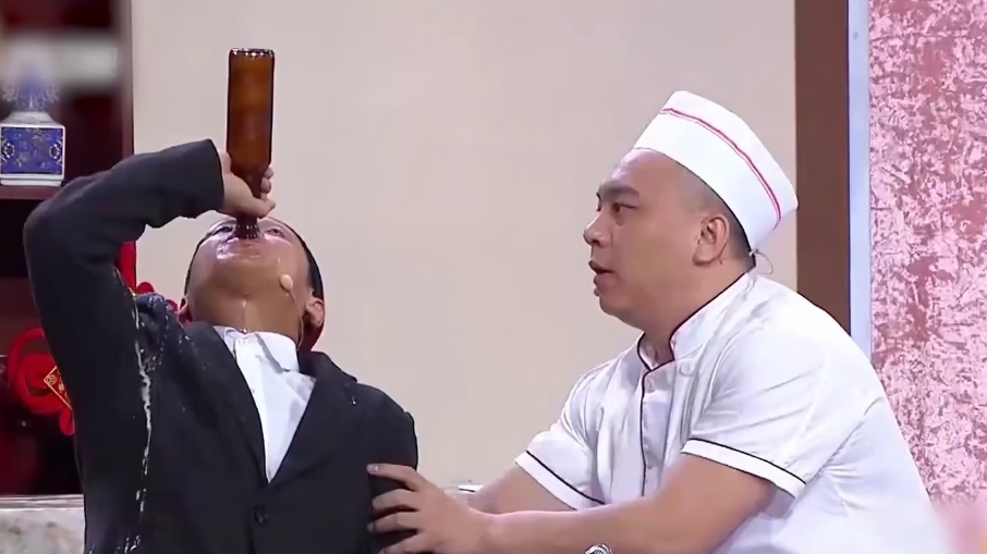 宋小宝喝啤酒图片