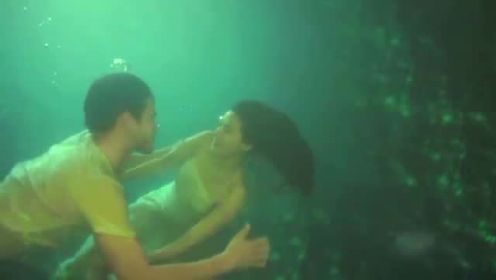 《这个平凡的男子》男女主角水下唯美吻戏片段