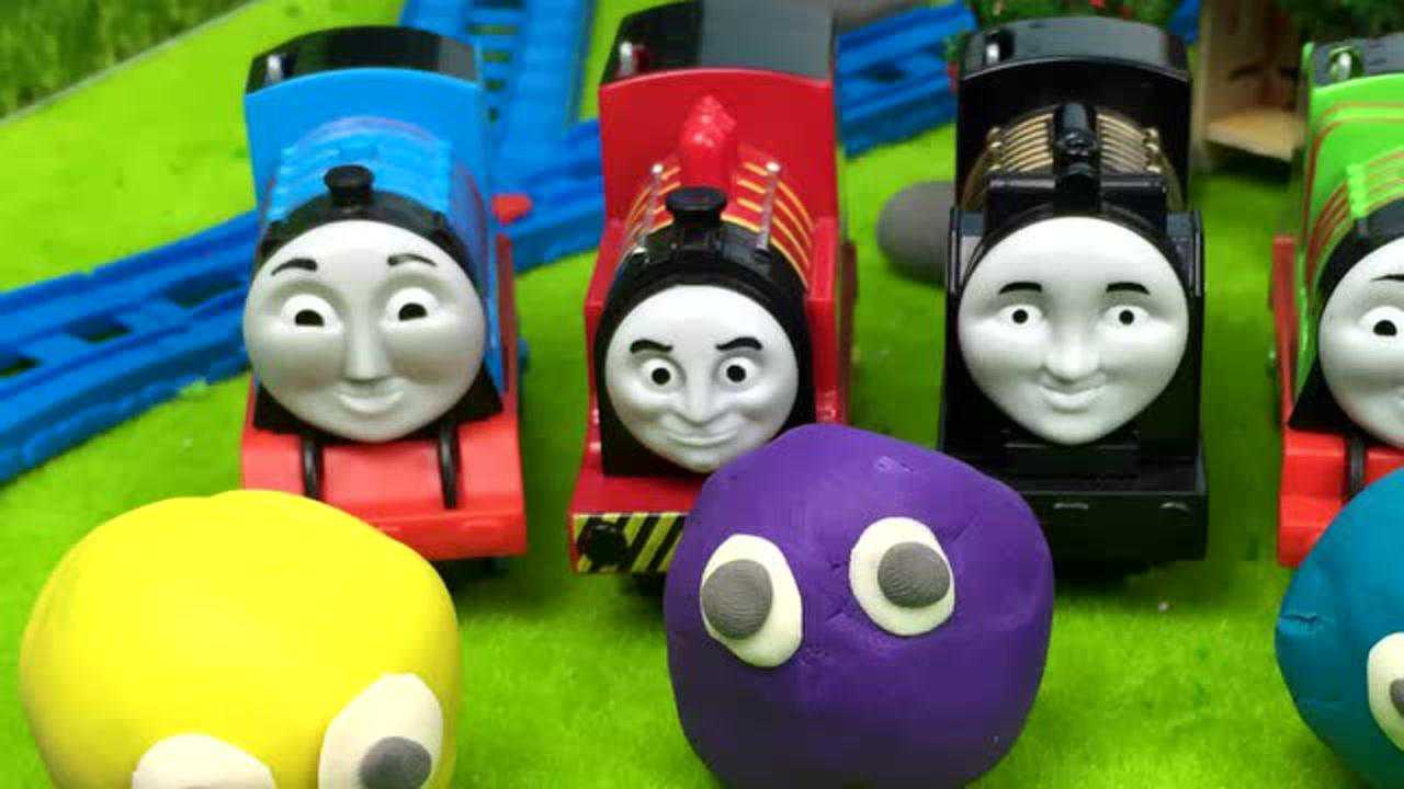 《玩具》哆啦盒子玩具乐园 小火车遭遇彩泥怪物阻挡,西诺大胆挑衅