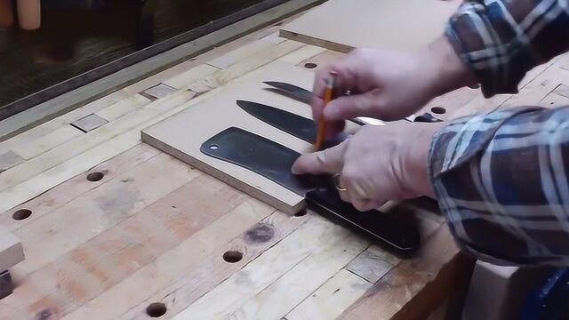 牛人自制厨房刀架,既实用又省地方