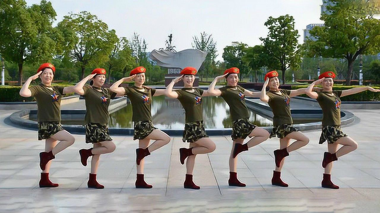 动动广场舞《情歌赛过春江水》单人水兵舞_腾讯视频
