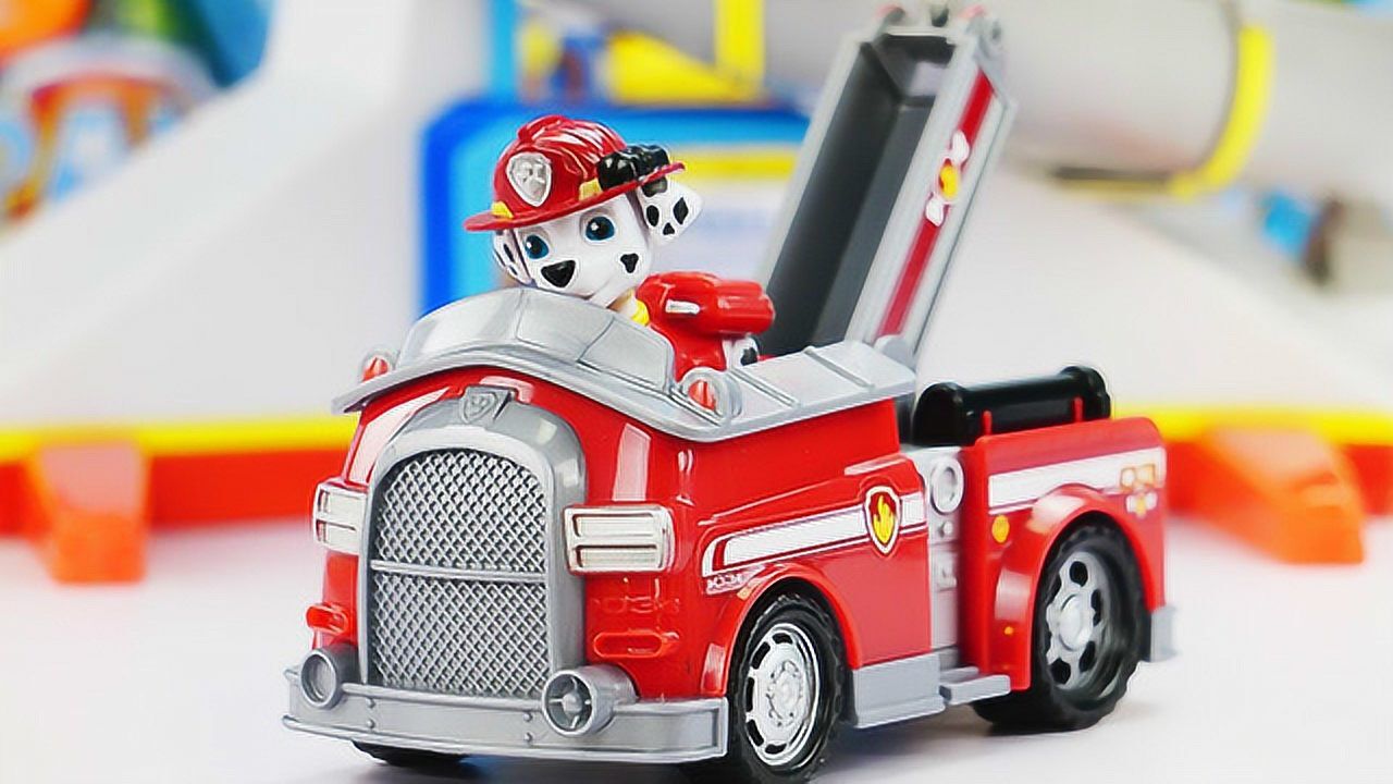 玩具口袋小猪佩奇的阿拉丁神灯 动画超级飞侠小青的变形机器人 乐迪