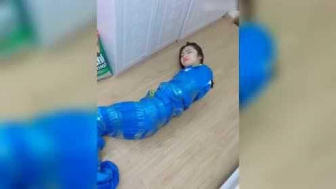 这是得多配合你才能把媳妇给绑成这样啊！都成粽子了！_腾讯视频