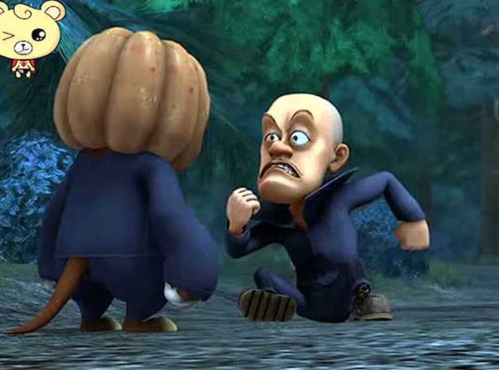 熊出没小动物们戴着南瓜头面具出去吓光头强