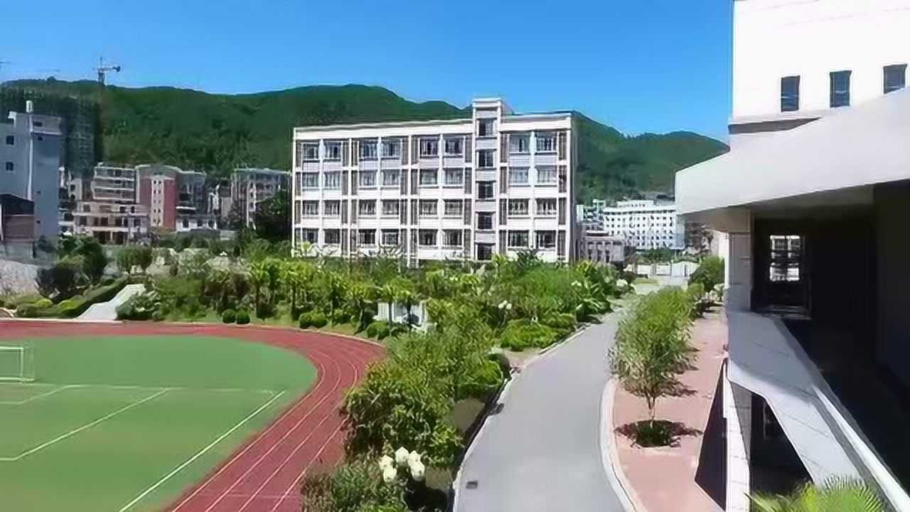 平乐县嘉乐实验学校航拍视频