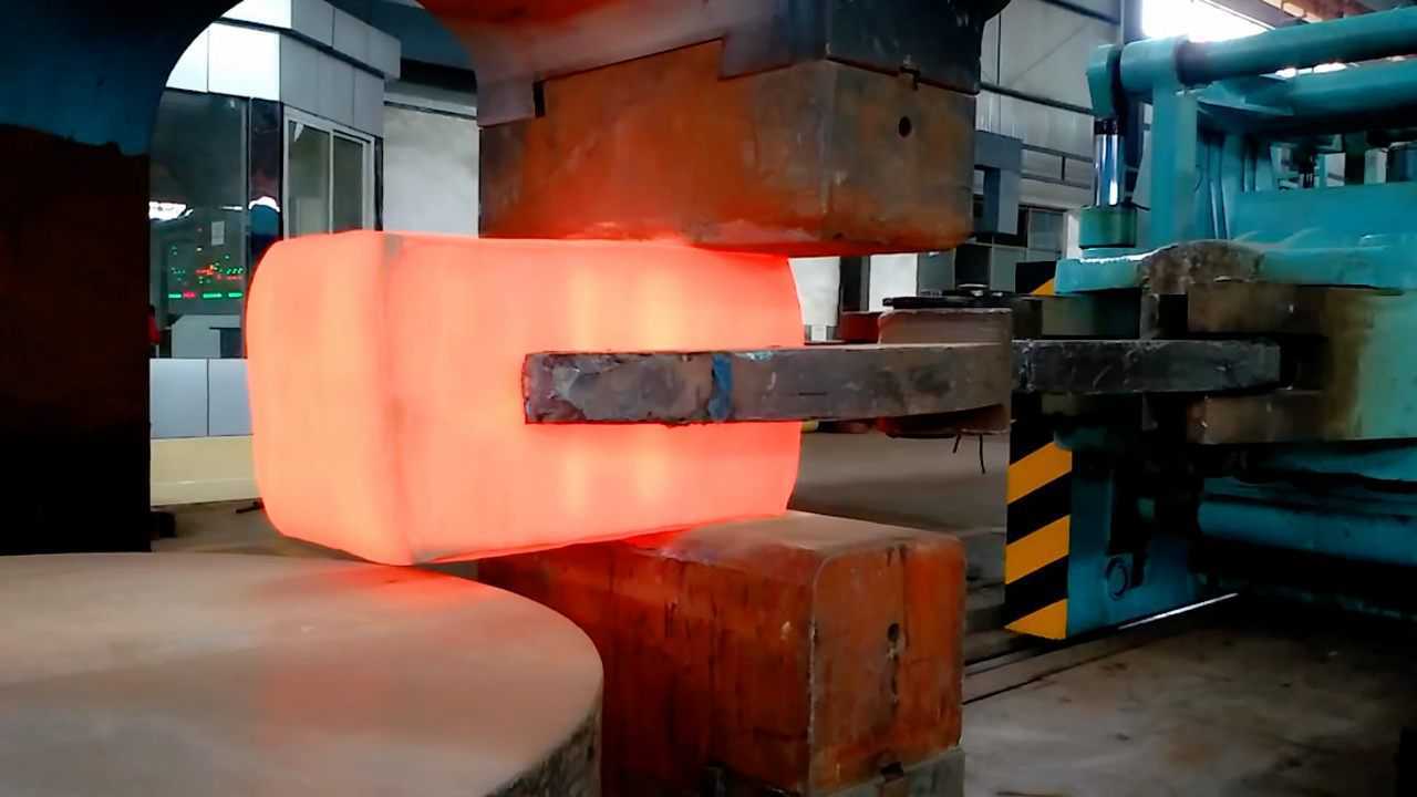 实拍钛合金锻压过程,太霸气了