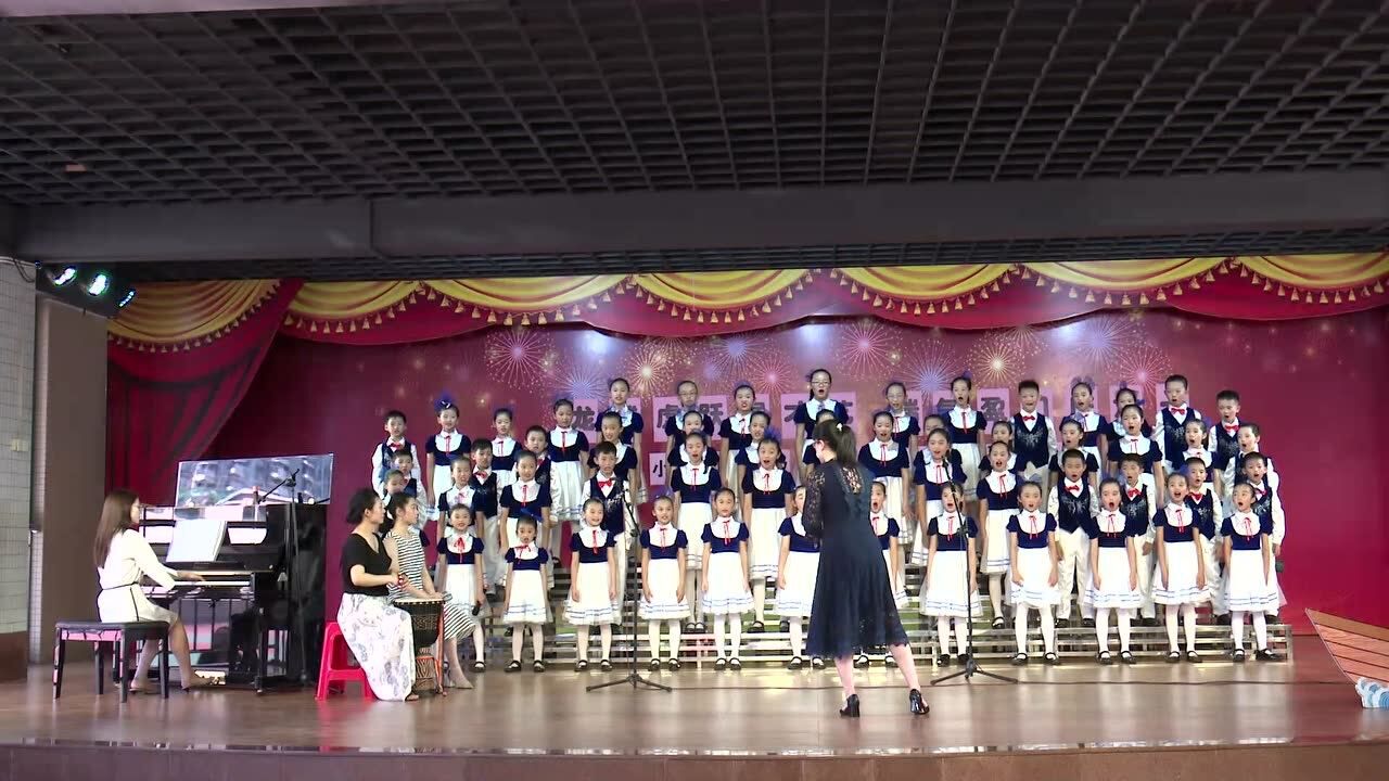 校合唱团《siyahamba》