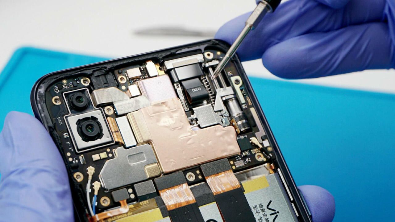 58索尼xz1开箱,拆开盒子看到手机的那一瞬间:正面双扬声器