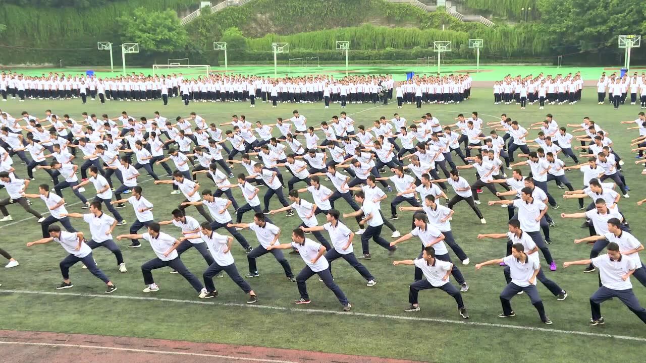 涪陵五中高2021级军训汇演-1