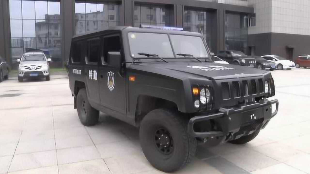男子开"特警车"耍威风,遇到真特警秒怂!