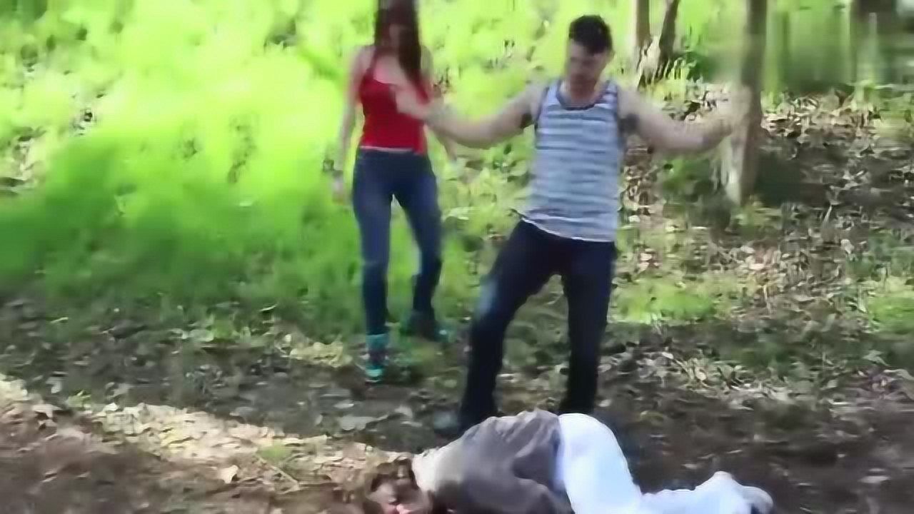 国外超另类“格斗”运动男子遭数美女狠狠踢裆_高清