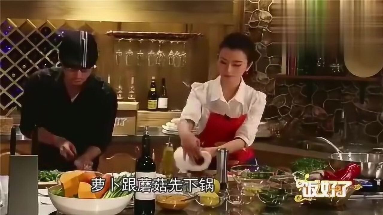 舌尖上中国: 地狱厨神刘一帆做西式牛排, 对美女大谈红酒头头是道_腾讯视频