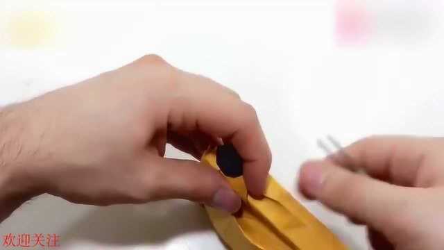 创意纸艺DIY,教你学会折纸兰博基尼跑车模型步骤四的方法