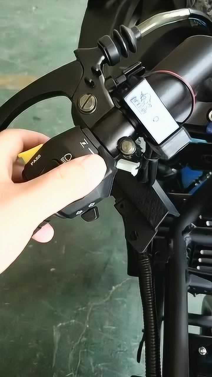 实拍:如何正确使用摩托车风门