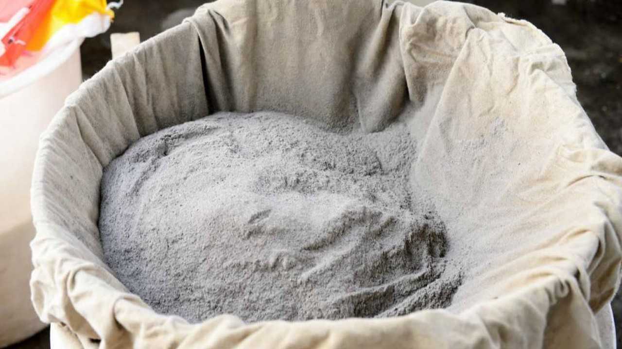 农村的草木灰还有这么多用途后悔现在才知道