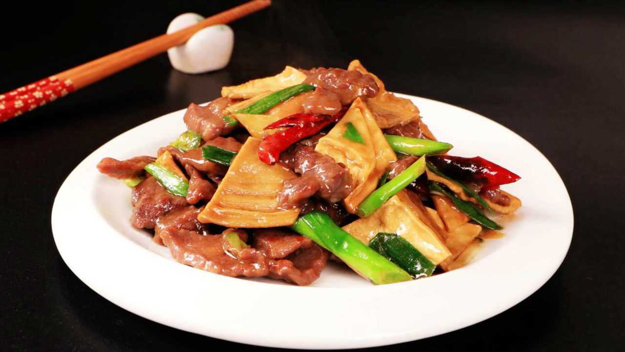 家常美食——笋干烧牛肉,光是想着就忍不住流口水!