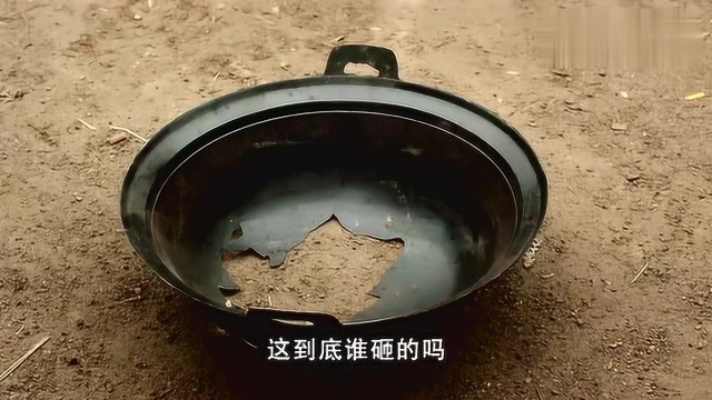 孩子打闹把别人家锅给砸了,看孩子不争气,妈妈当场要打他