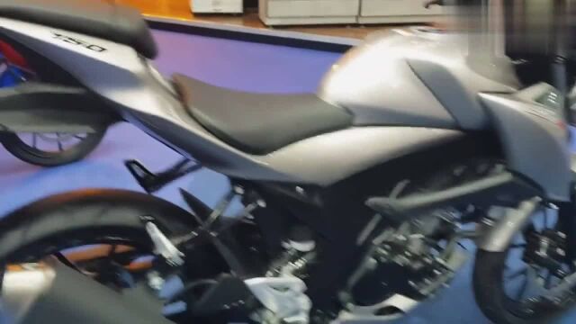 街车入门级,实拍铃木GSXS150摩托