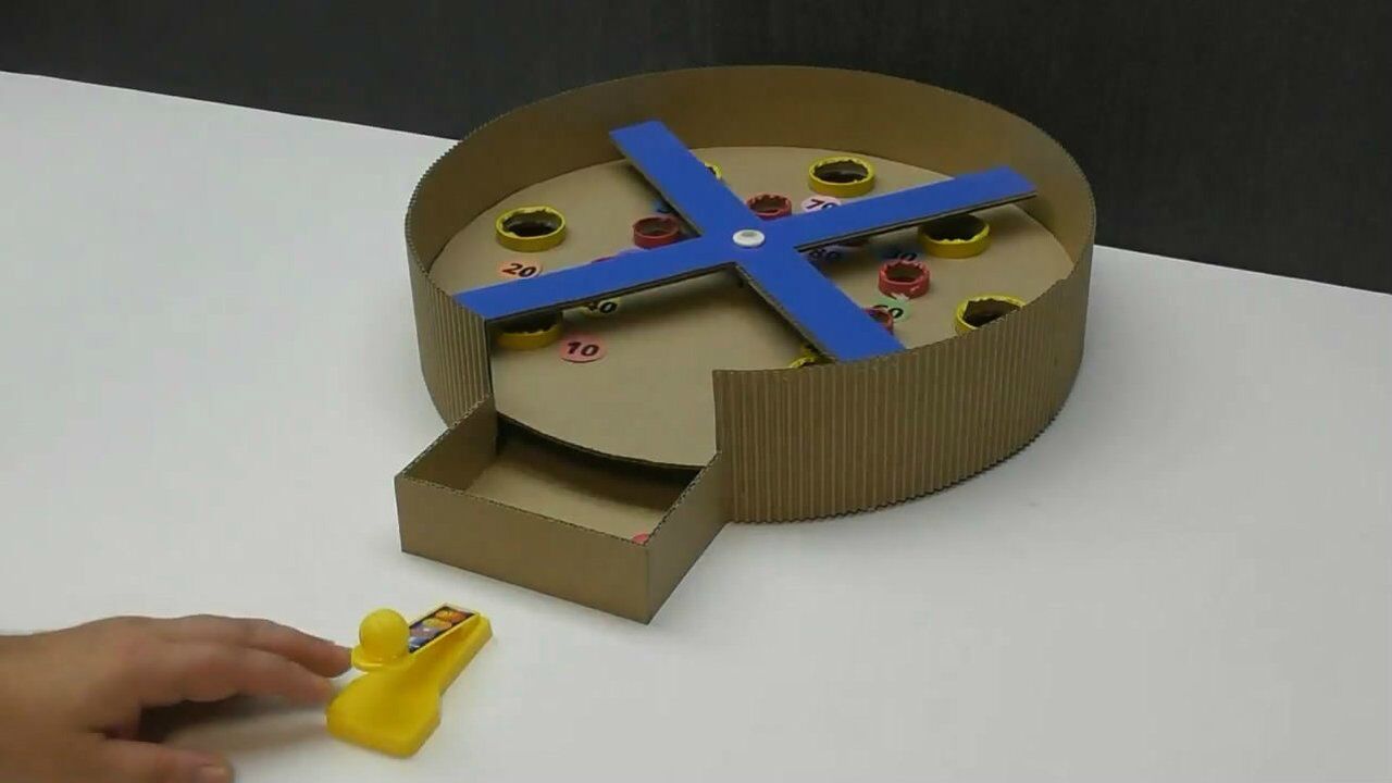 用纸板diy桌面游戏,玩起来真带劲,看看他是怎么做的
