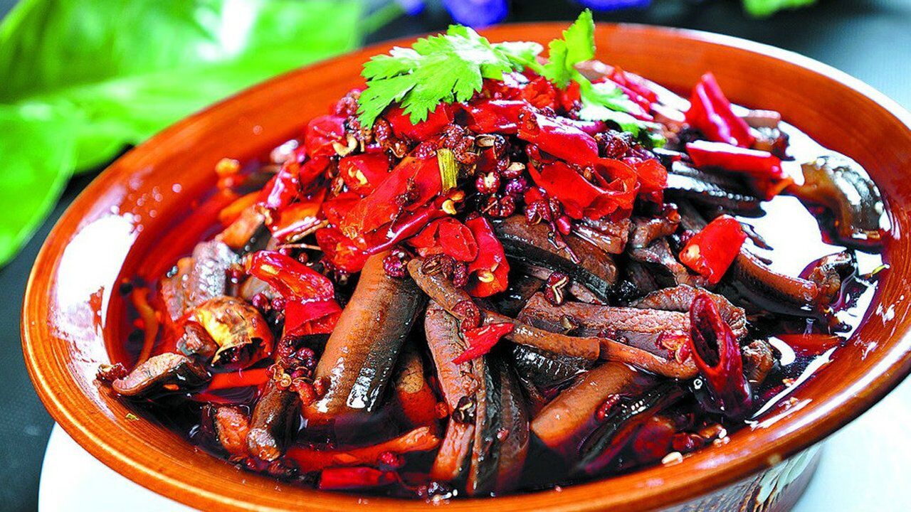 水煮鳝鱼的做法,简单味美,在家也可以做出饭店的味道来