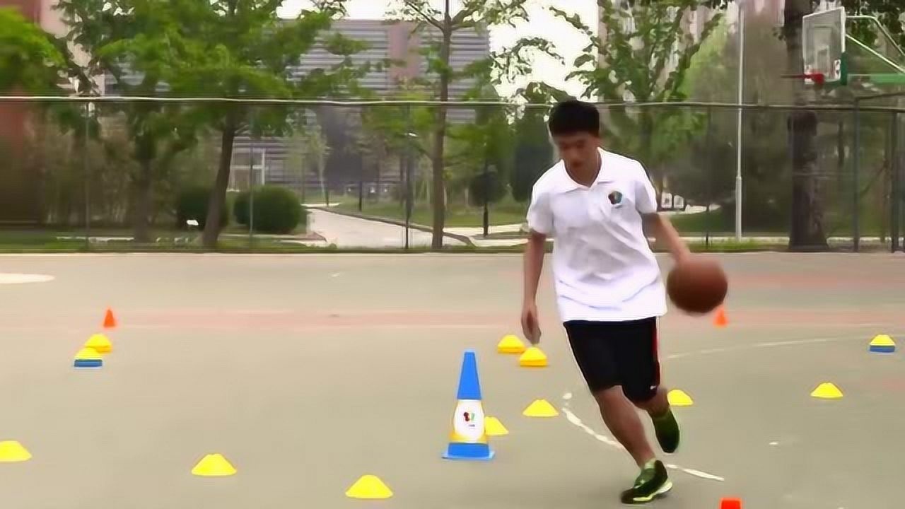 中考体育篮球技巧练习，运球上篮的动作要领和训练方法，你一定要看_腾讯视频