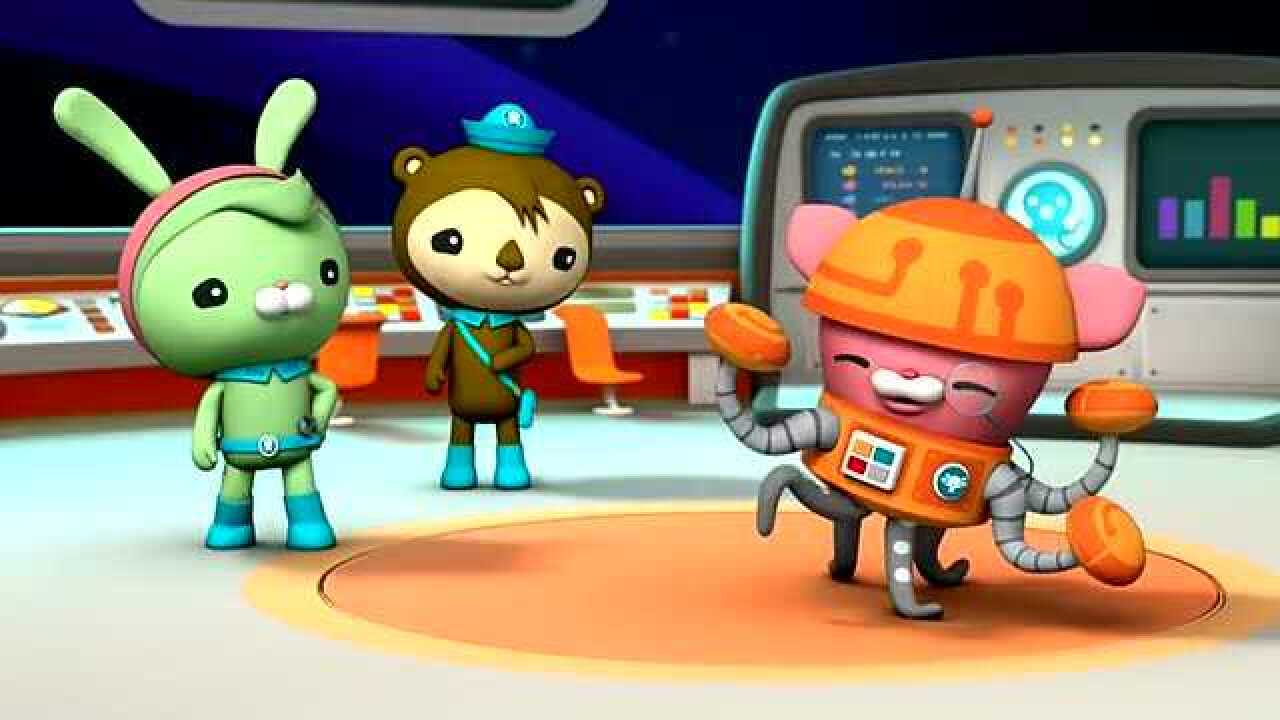 章教授穿上触手服和巨枪乌贼比摔跤