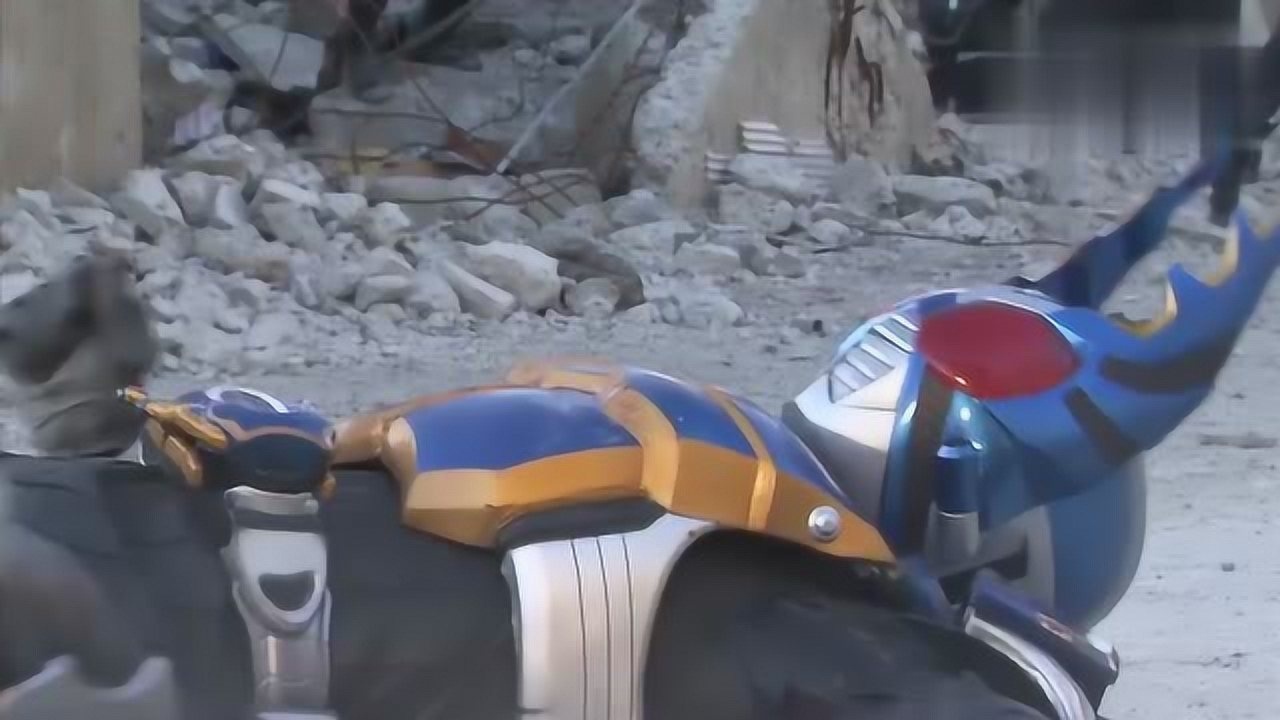 假面骑士kabuto成功救回小熙拟态天道有点惨啊