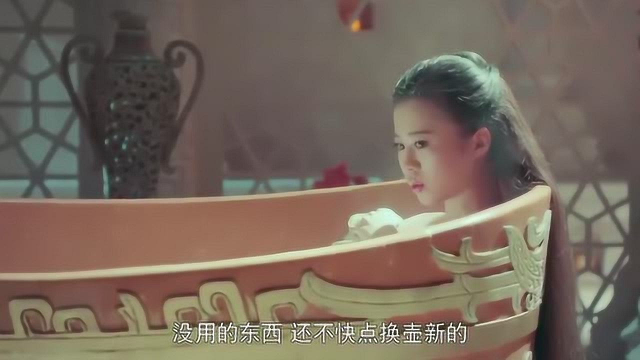 一位女子,洗澡时忽然被活活勒死