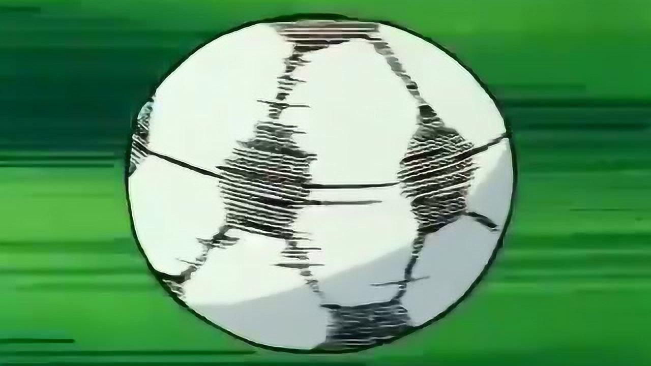 足球小将: 曲线射门vs猛虎射门! 一个举动就能看出孰强孰弱