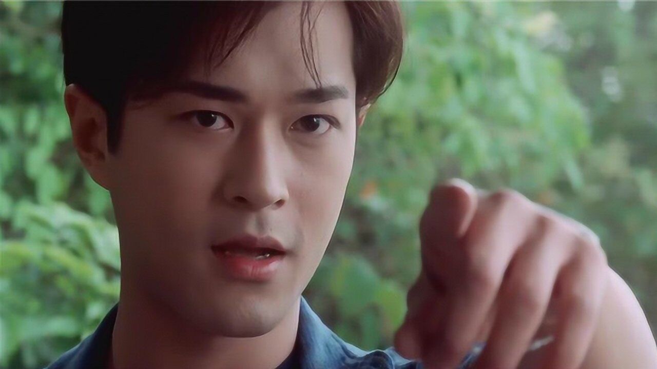 古天乐27岁时演的鬼片,那时还是小白脸,看着像18岁