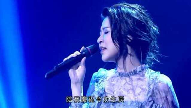 叶倩文的成名曲《零时十分》,她唱出自己独有的风格,完全不输原唱!